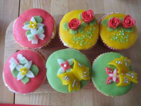 cupe cake bij elkaar+.jpg